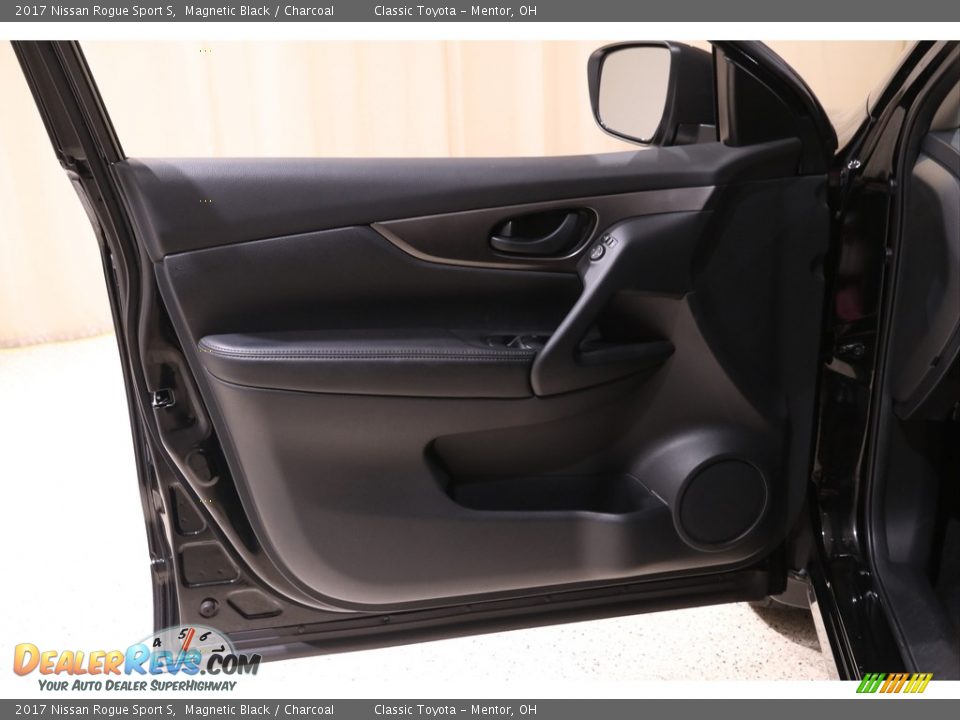 Door Panel of 2017 Nissan Rogue Sport S Photo #4