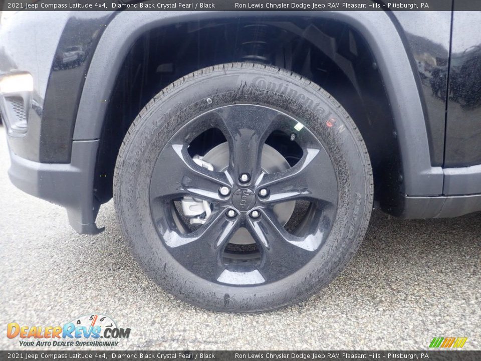 2021 Jeep Compass Latitude 4x4 Diamond Black Crystal Pearl / Black Photo #6