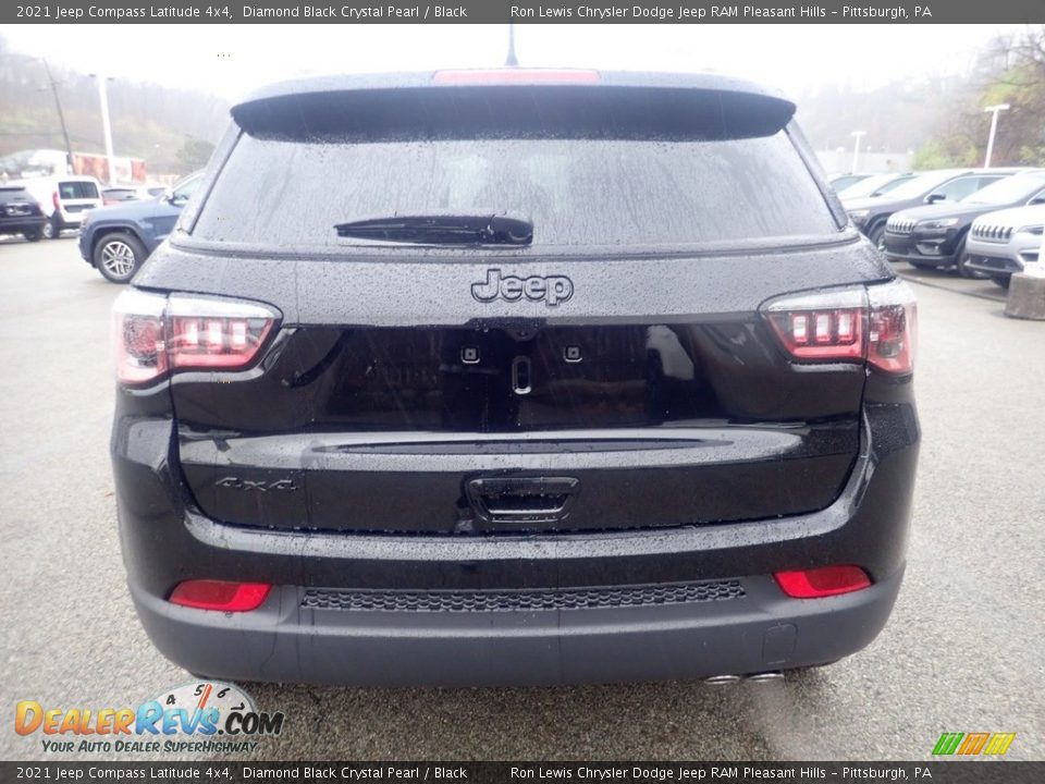 2021 Jeep Compass Latitude 4x4 Diamond Black Crystal Pearl / Black Photo #10