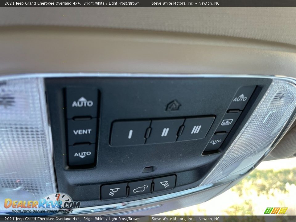 2021 Jeep Grand Cherokee Overland 4x4 Bright White / Light Frost/Brown Photo #31