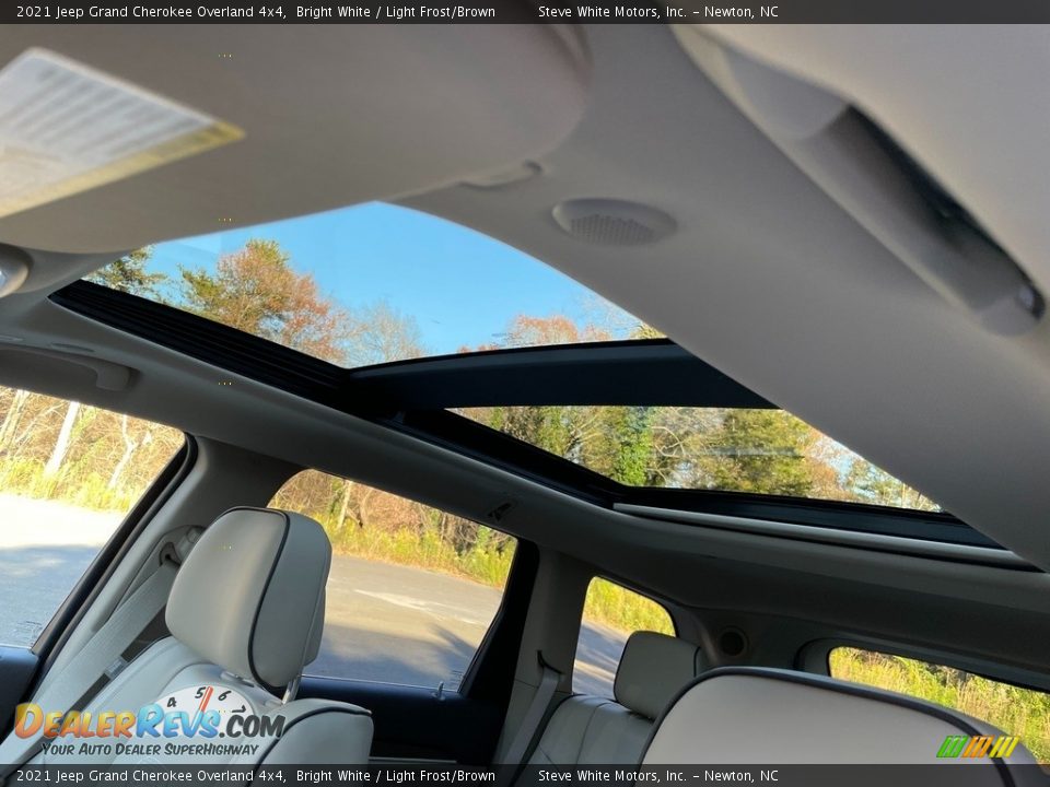 2021 Jeep Grand Cherokee Overland 4x4 Bright White / Light Frost/Brown Photo #32
