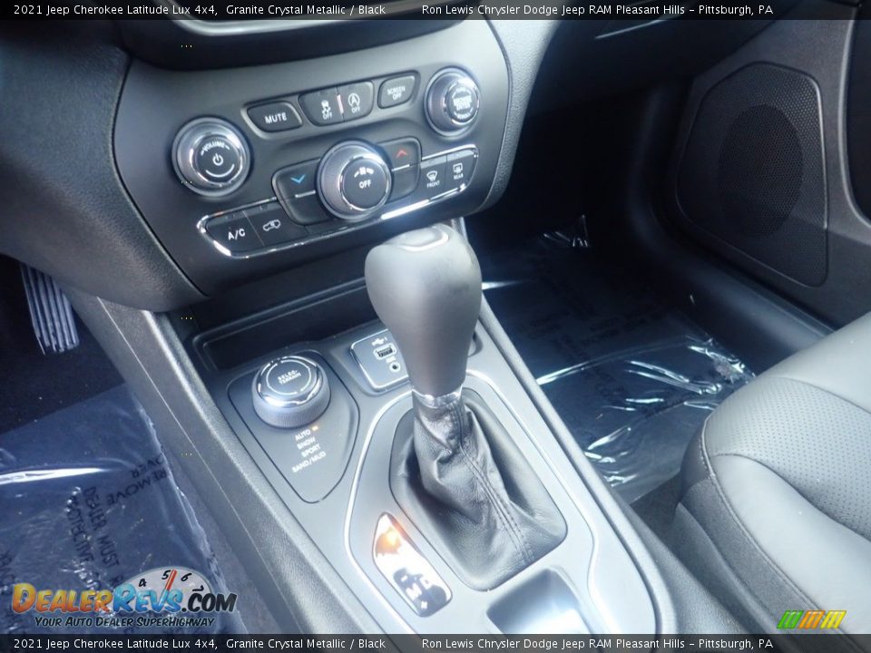 2021 Jeep Cherokee Latitude Lux 4x4 Granite Crystal Metallic / Black Photo #19