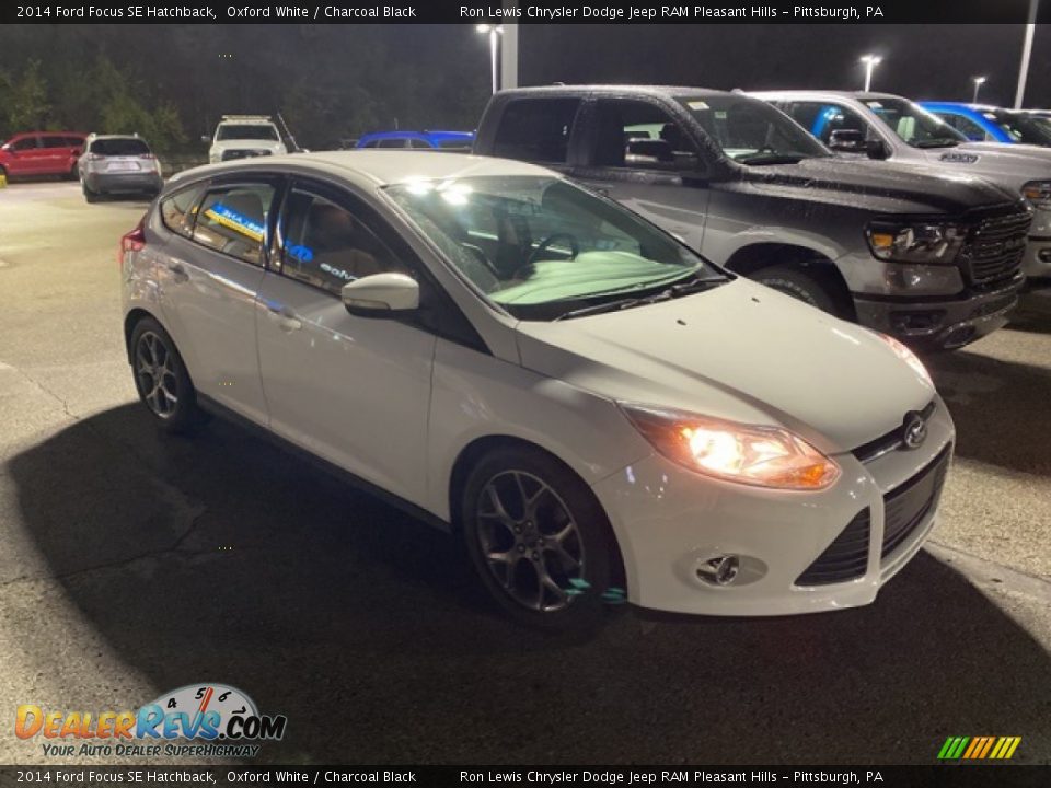 2014 Ford Focus SE Hatchback Oxford White / Charcoal Black Photo #2