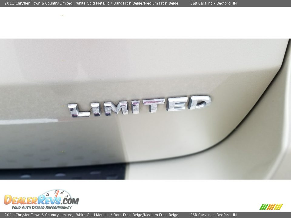 2011 Chrysler Town & Country Limited White Gold Metallic / Dark Frost Beige/Medium Frost Beige Photo #21