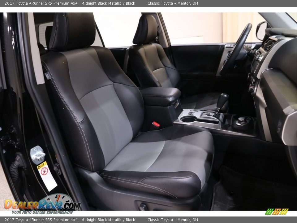 2017 Toyota 4Runner SR5 Premium 4x4 Midnight Black Metallic / Black Photo #17