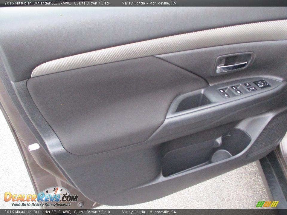 Door Panel of 2016 Mitsubishi Outlander SEL S-AWC Photo #9