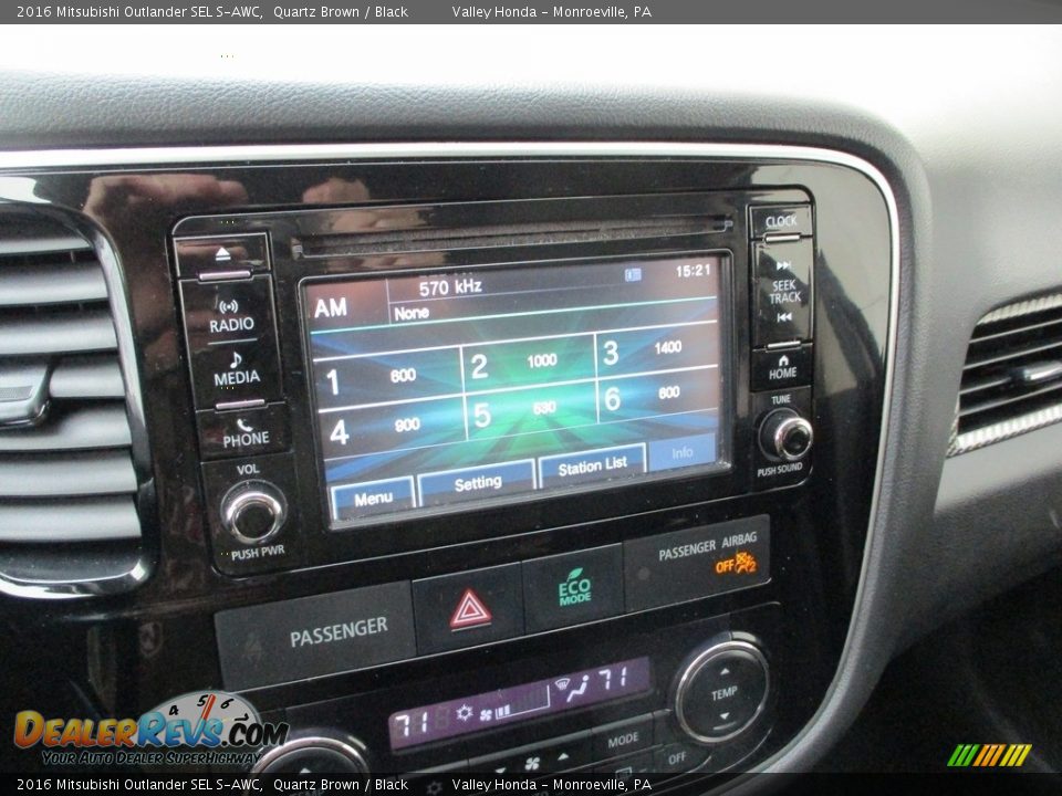 Controls of 2016 Mitsubishi Outlander SEL S-AWC Photo #14