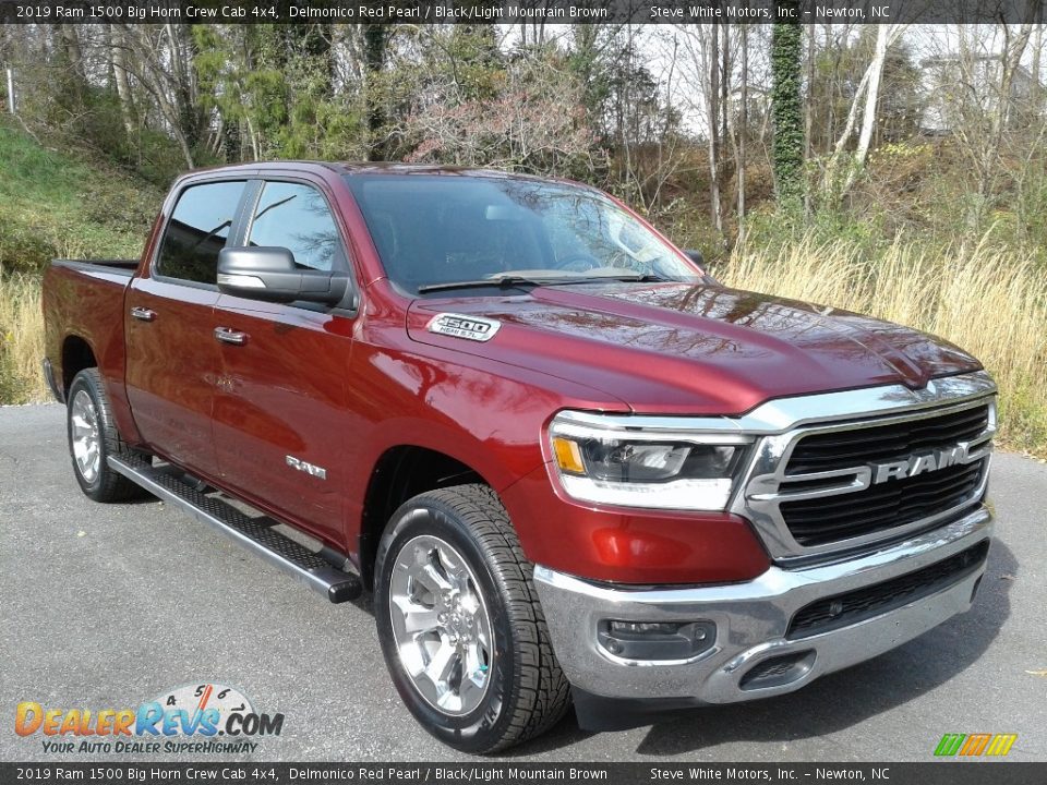 Front 3/4 View of 2019 Ram 1500 Big Horn Crew Cab 4x4 Photo #4