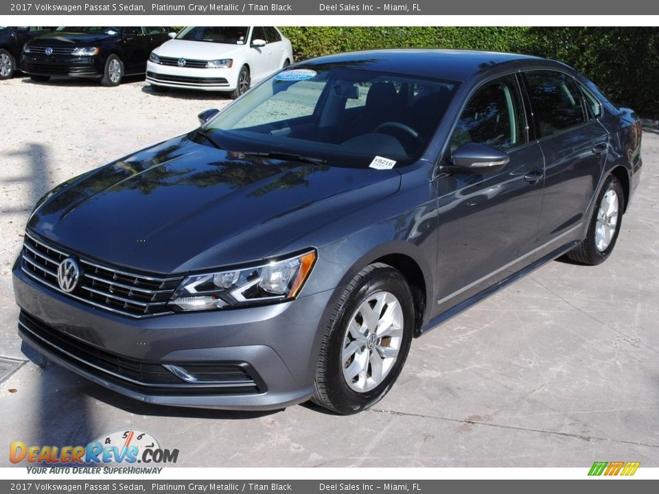 2017 Volkswagen Passat S Sedan Platinum Gray Metallic / Titan Black Photo #4