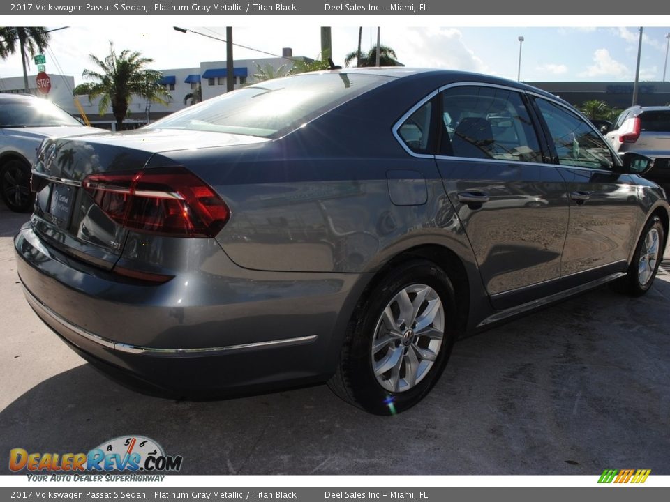 2017 Volkswagen Passat S Sedan Platinum Gray Metallic / Titan Black Photo #10