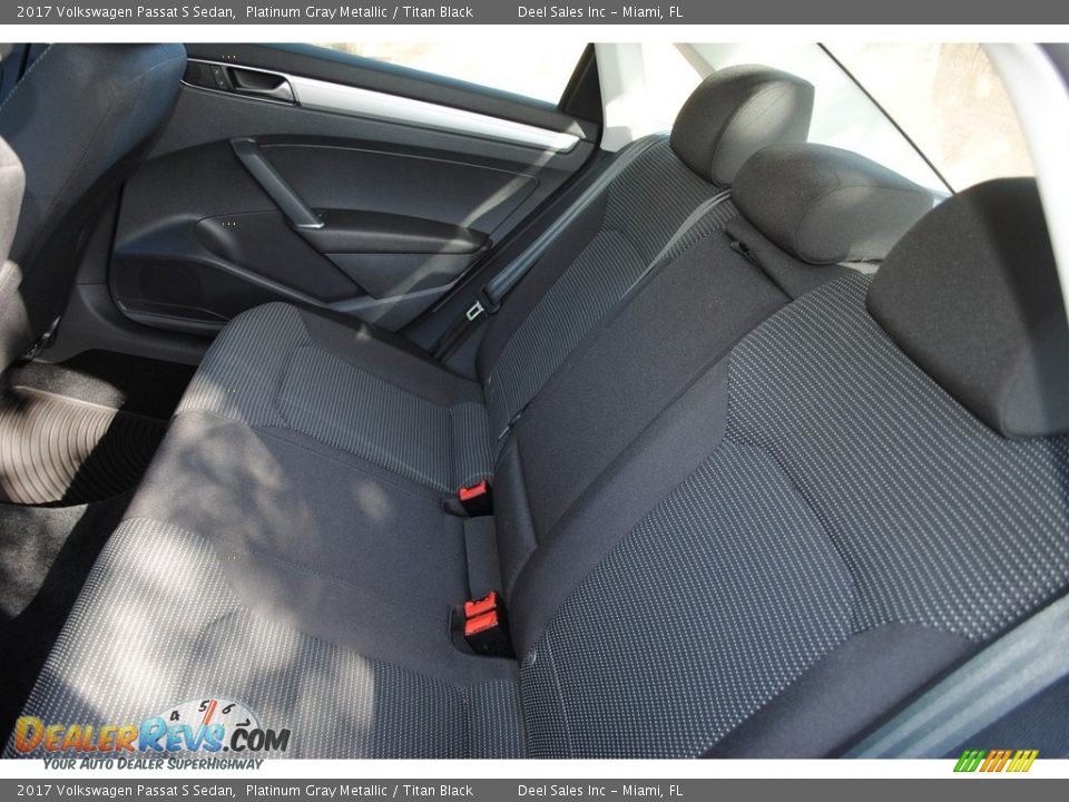 2017 Volkswagen Passat S Sedan Platinum Gray Metallic / Titan Black Photo #12