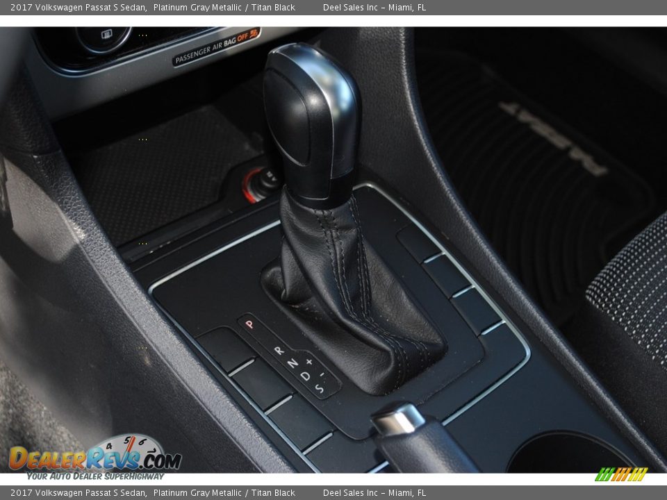 2017 Volkswagen Passat S Sedan Platinum Gray Metallic / Titan Black Photo #15