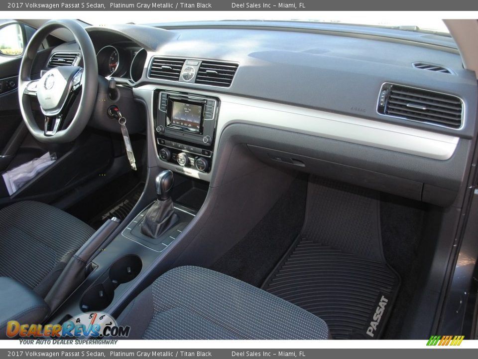 2017 Volkswagen Passat S Sedan Platinum Gray Metallic / Titan Black Photo #17