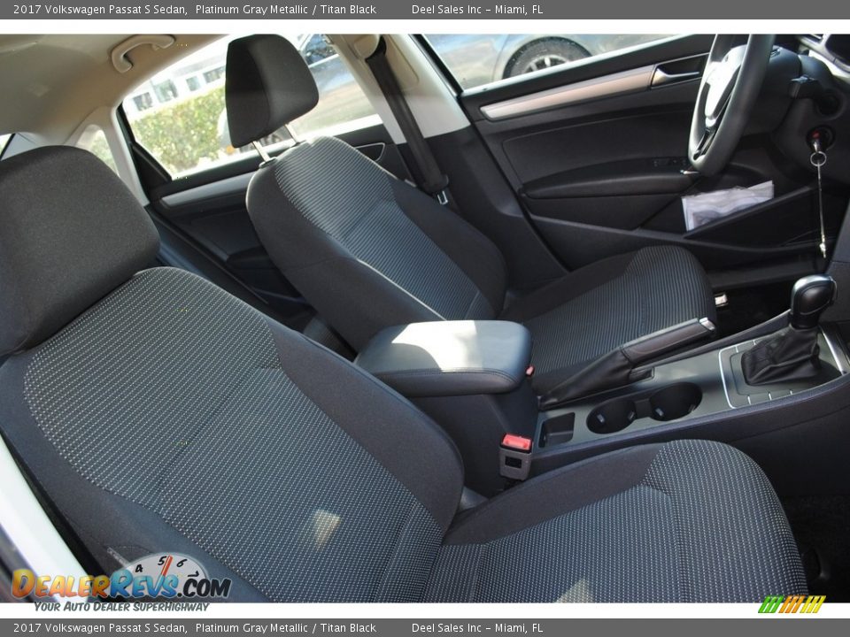2017 Volkswagen Passat S Sedan Platinum Gray Metallic / Titan Black Photo #18