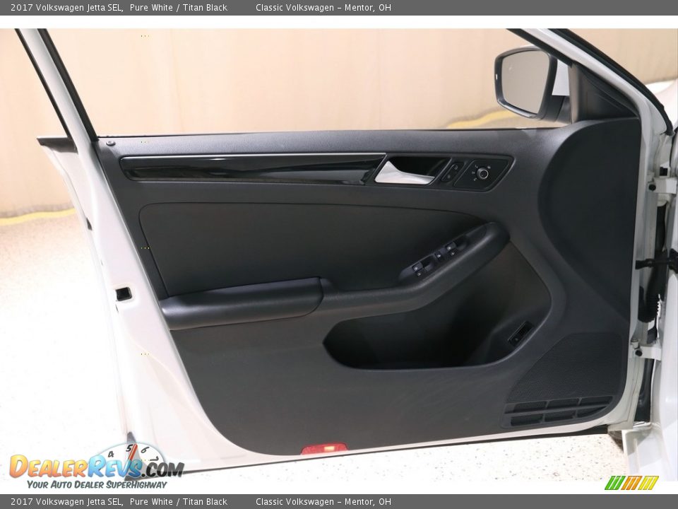 Door Panel of 2017 Volkswagen Jetta SEL Photo #4