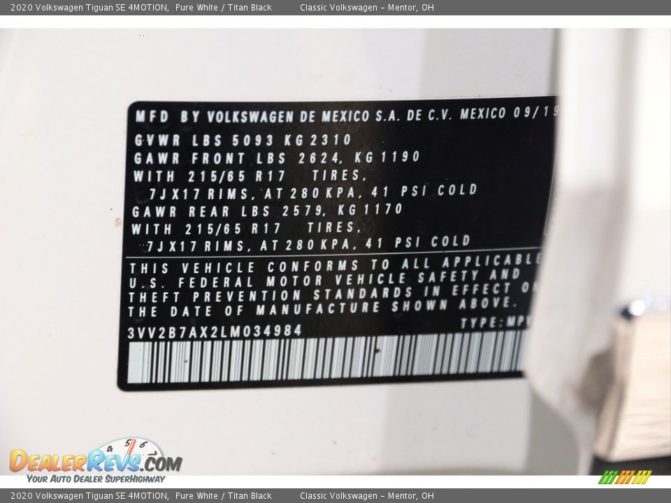 2020 Volkswagen Tiguan SE 4MOTION Pure White / Titan Black Photo #33