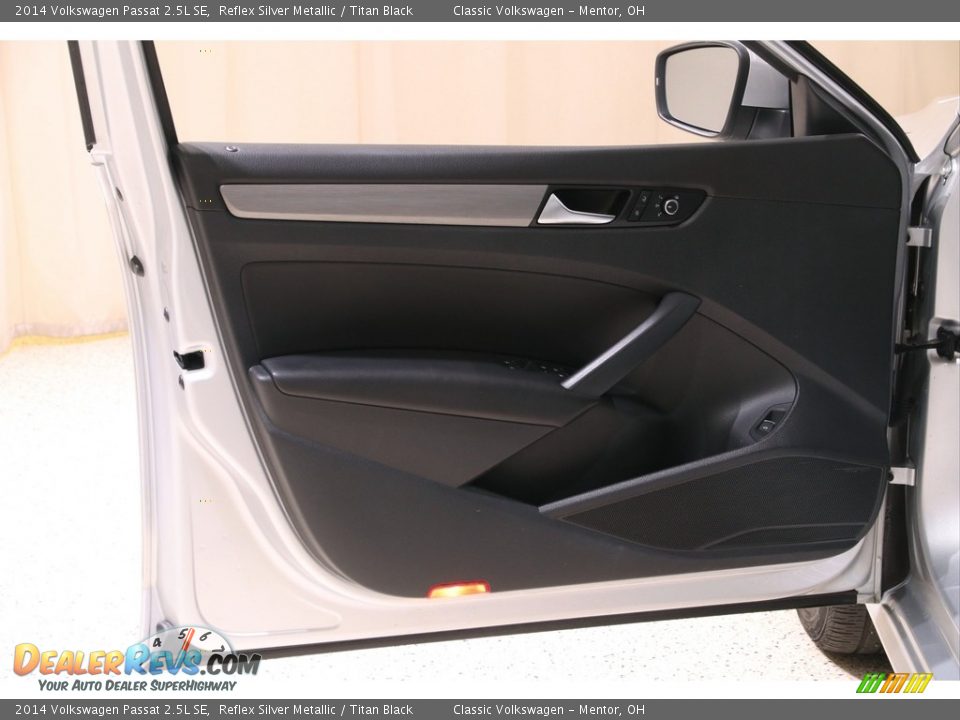 2014 Volkswagen Passat 2.5L SE Reflex Silver Metallic / Titan Black Photo #4