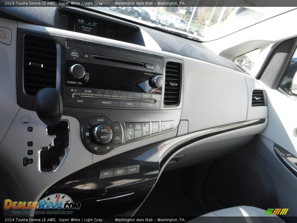 2014 Toyota Sienna LE AWD Super White / Light Gray Photo #3