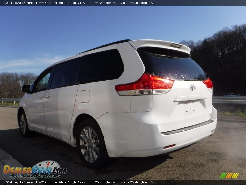 2014 Toyota Sienna LE AWD Super White / Light Gray Photo #11