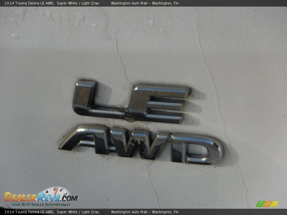 2014 Toyota Sienna LE AWD Super White / Light Gray Photo #14