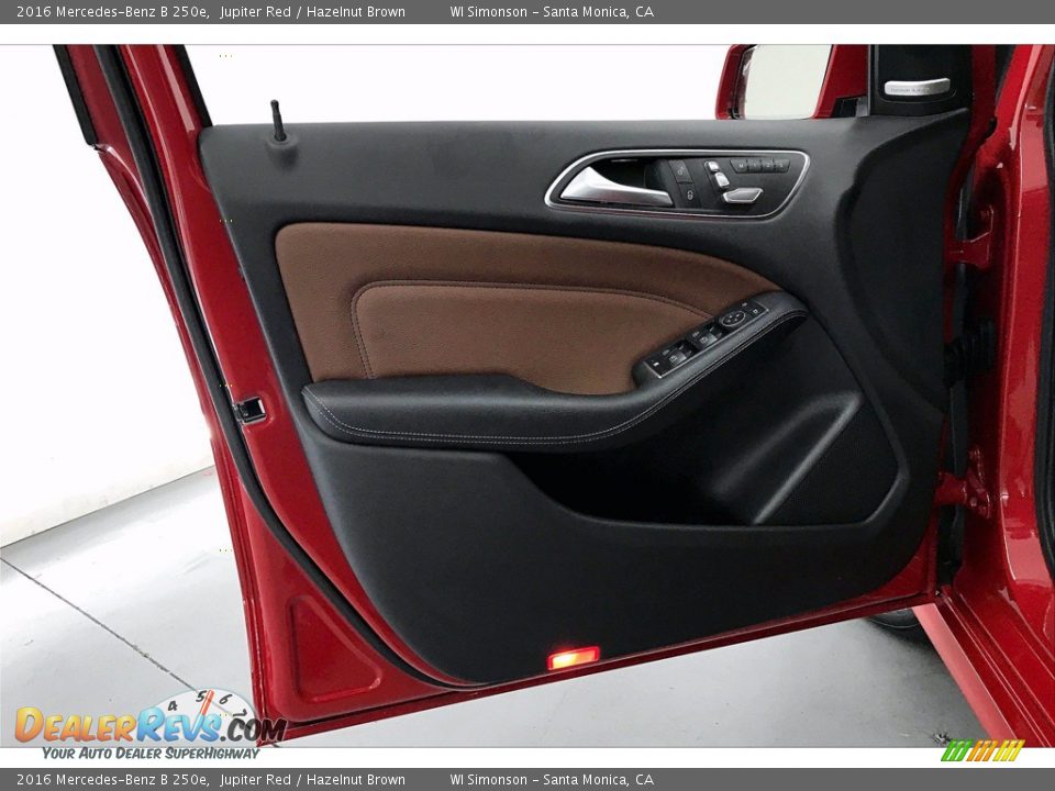 Door Panel of 2016 Mercedes-Benz B 250e Photo #26