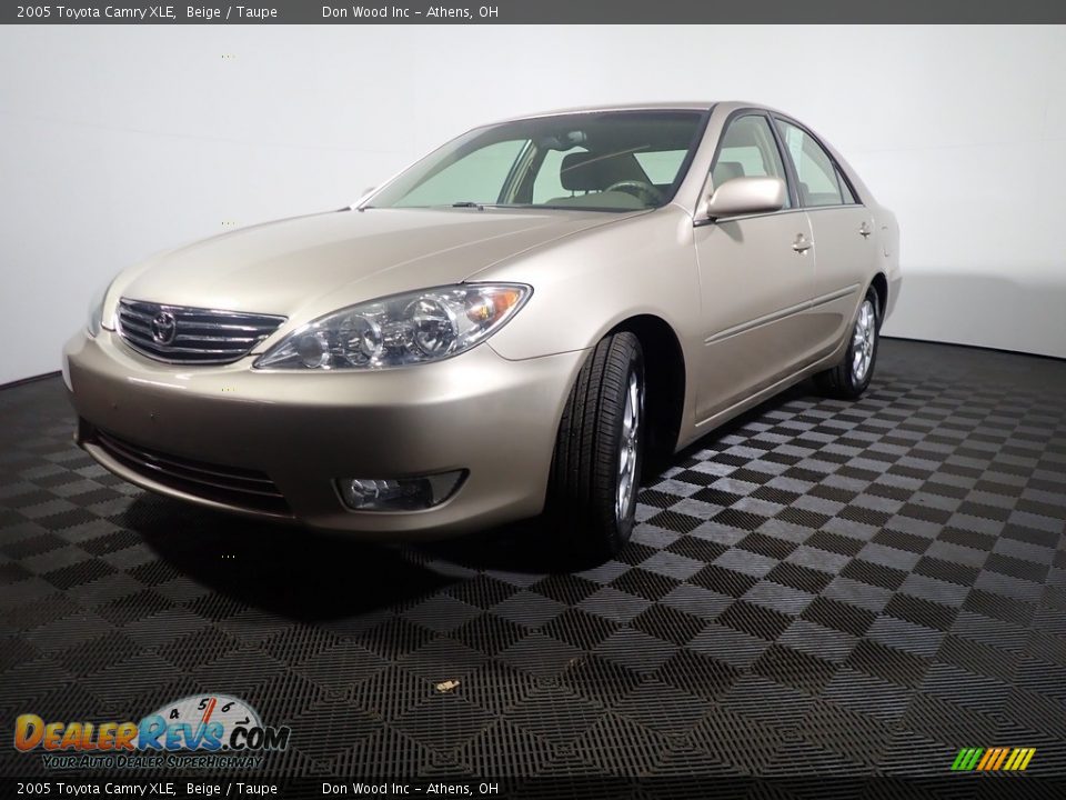 2005 Toyota Camry XLE Beige / Taupe Photo #2