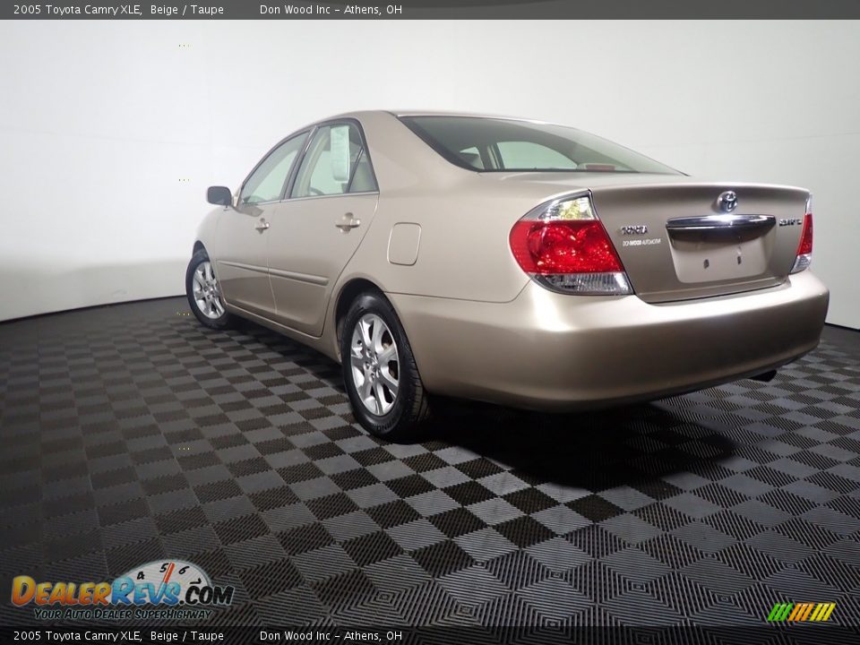 2005 Toyota Camry XLE Beige / Taupe Photo #6
