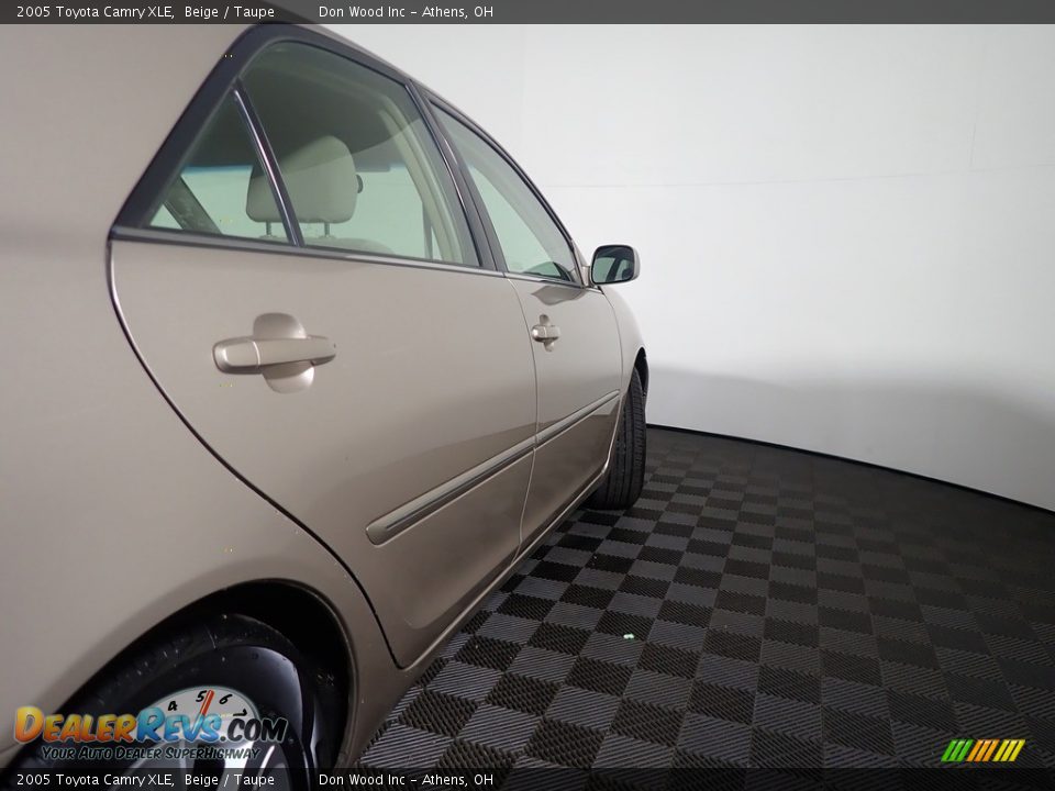 2005 Toyota Camry XLE Beige / Taupe Photo #10