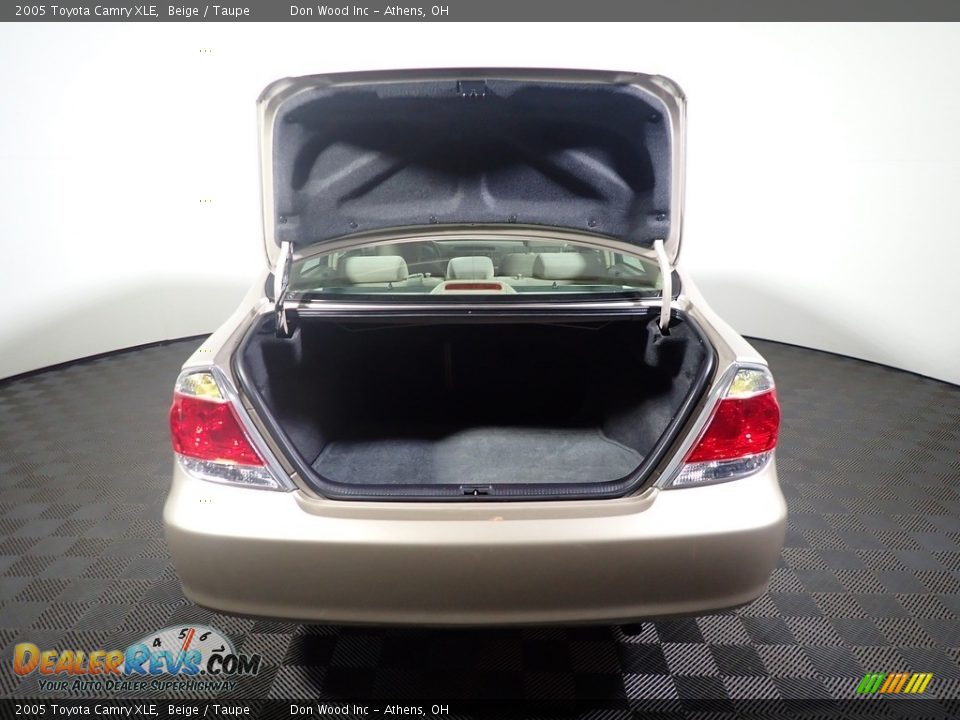 2005 Toyota Camry XLE Beige / Taupe Photo #12