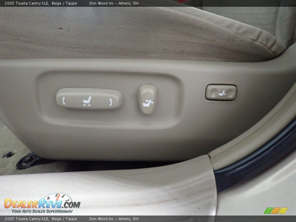 2005 Toyota Camry XLE Beige / Taupe Photo #15