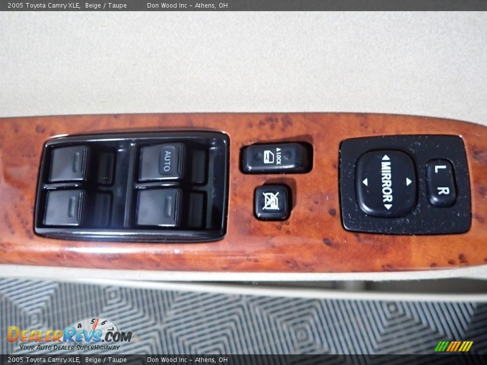 2005 Toyota Camry XLE Beige / Taupe Photo #16