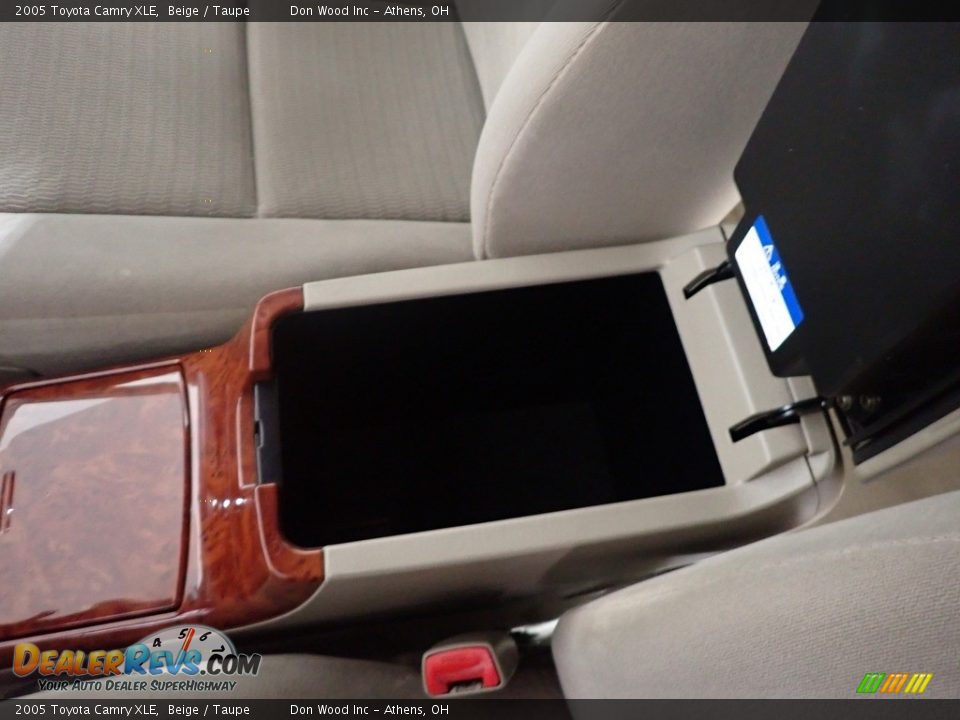 2005 Toyota Camry XLE Beige / Taupe Photo #25