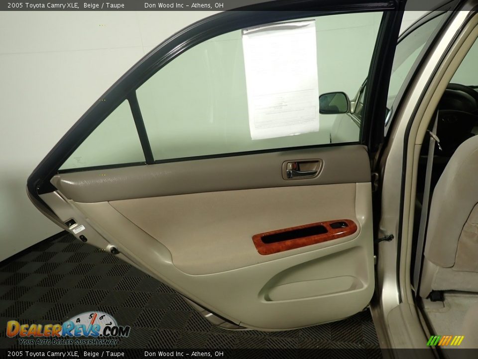 2005 Toyota Camry XLE Beige / Taupe Photo #26