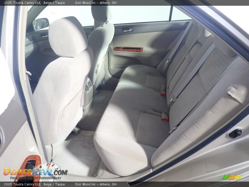 2005 Toyota Camry XLE Beige / Taupe Photo #27