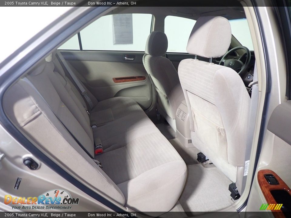 2005 Toyota Camry XLE Beige / Taupe Photo #29