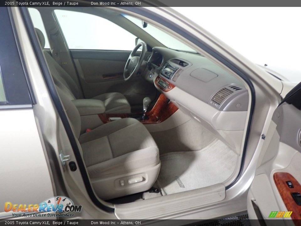 2005 Toyota Camry XLE Beige / Taupe Photo #31