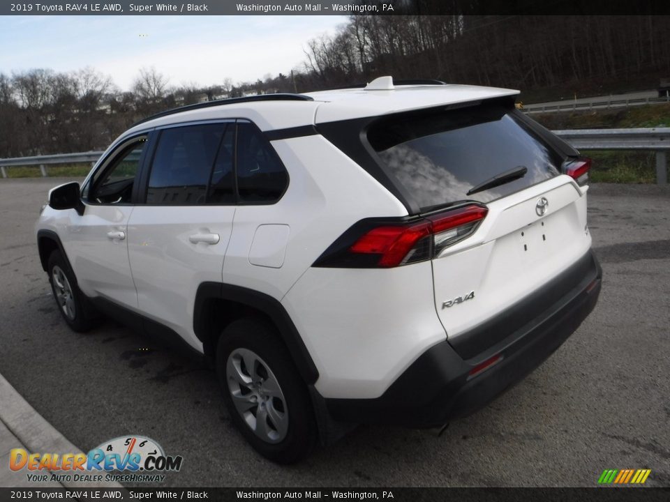 2019 Toyota RAV4 LE AWD Super White / Black Photo #13