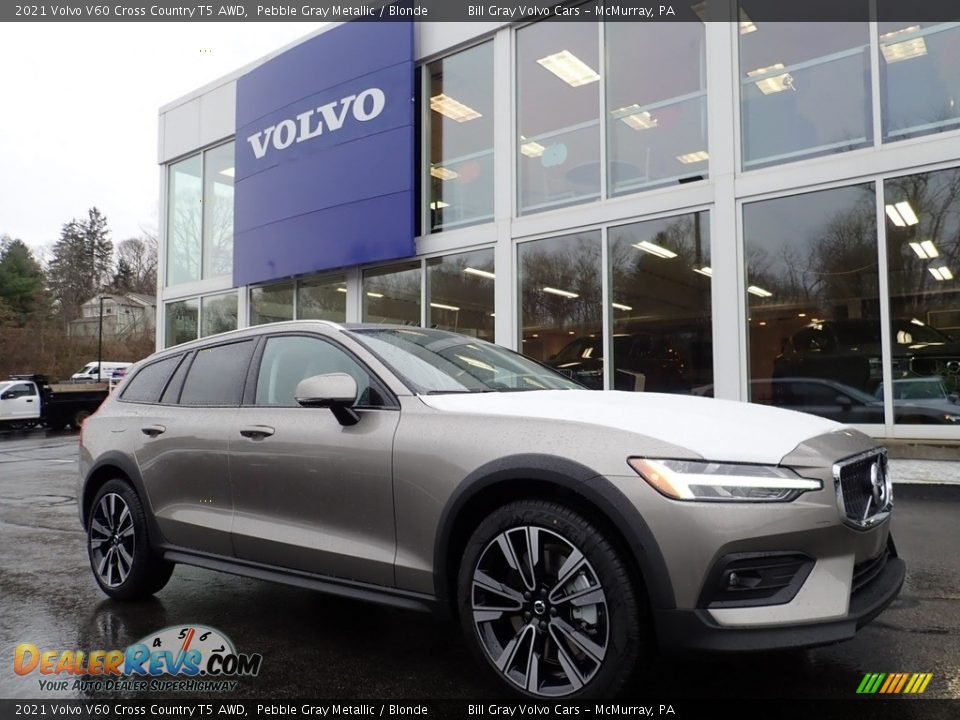 Front 3/4 View of 2021 Volvo V60 Cross Country T5 AWD Photo #1
