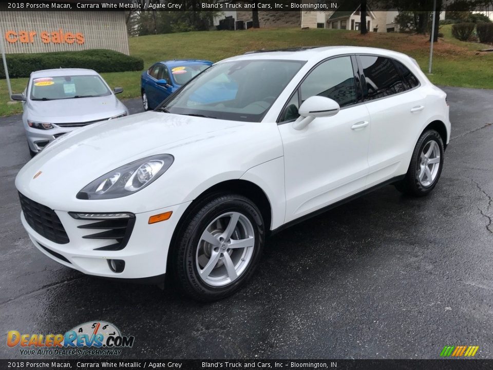 2018 Porsche Macan Carrara White Metallic / Agate Grey Photo #2