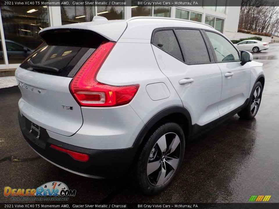 2021 Volvo XC40 T5 Momentum AWD Glacier Silver Metallic / Charcoal Photo #2