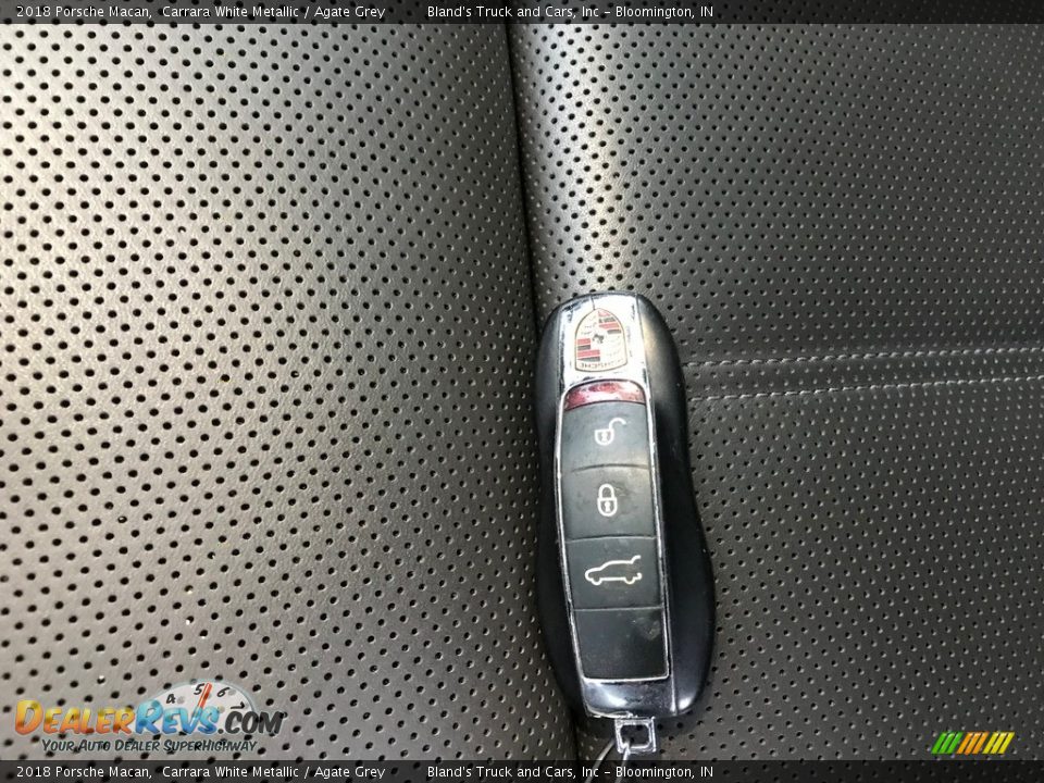 2018 Porsche Macan Carrara White Metallic / Agate Grey Photo #11
