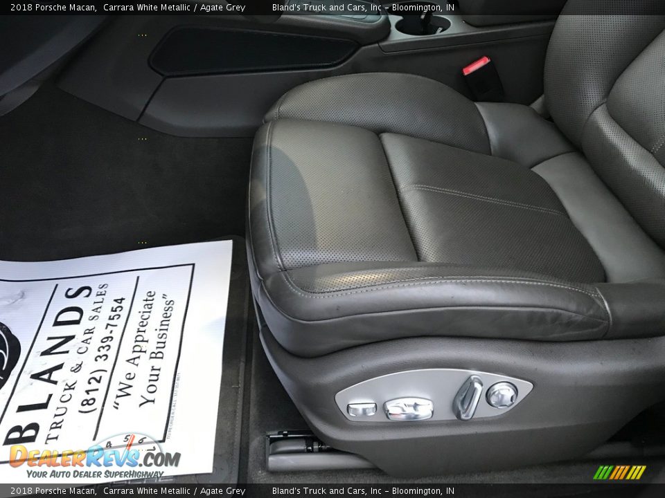 2018 Porsche Macan Carrara White Metallic / Agate Grey Photo #16