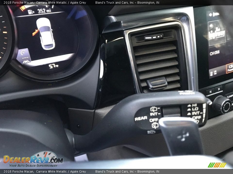 2018 Porsche Macan Carrara White Metallic / Agate Grey Photo #22