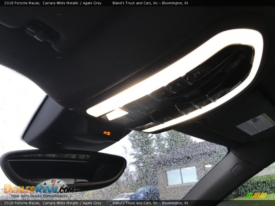 2018 Porsche Macan Carrara White Metallic / Agate Grey Photo #25