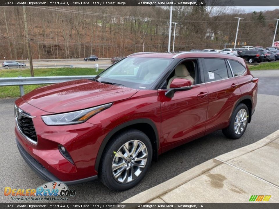 Front 3/4 View of 2021 Toyota Highlander Limited AWD Photo #13
