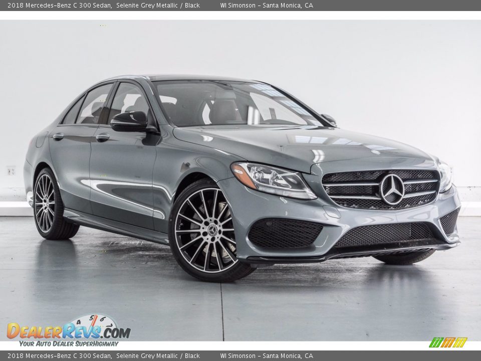 Front 3/4 View of 2018 Mercedes-Benz C 300 Sedan Photo #12