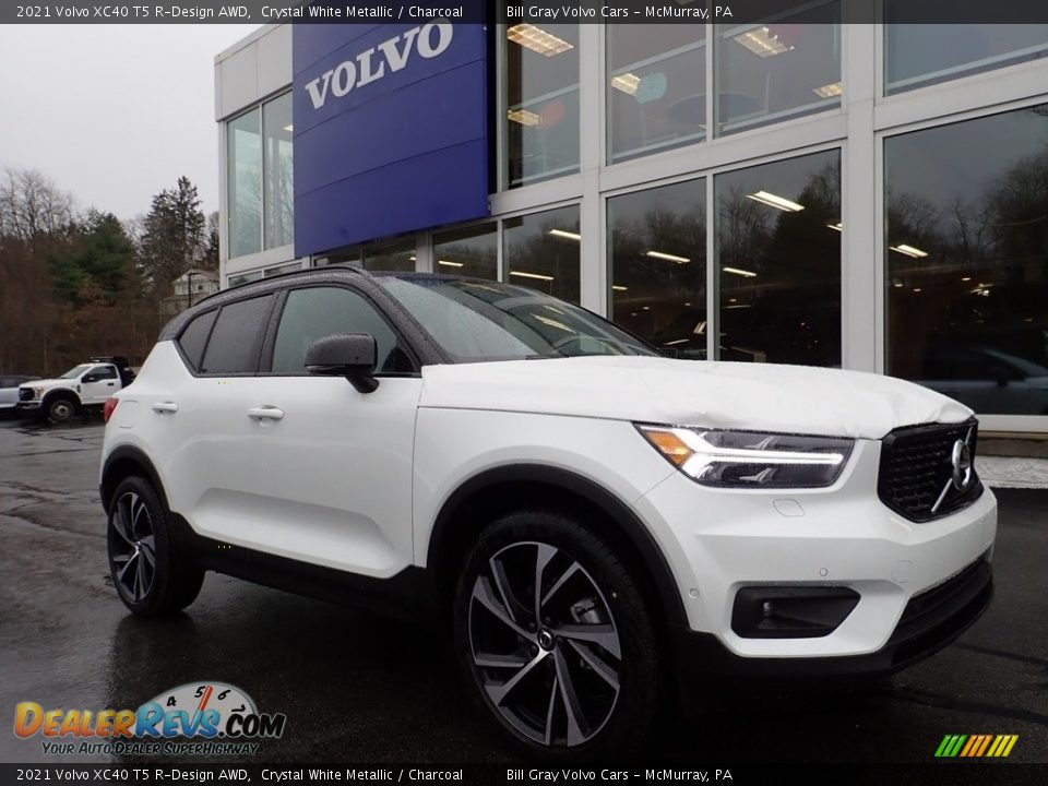 Front 3/4 View of 2021 Volvo XC40 T5 R-Design AWD Photo #1