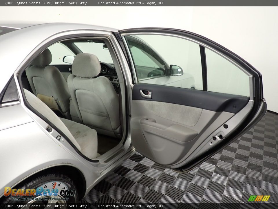 2006 Hyundai Sonata LX V6 Bright Silver / Gray Photo #33