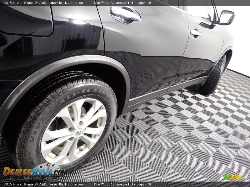 2015 Nissan Rogue SV AWD Super Black / Charcoal Photo #16