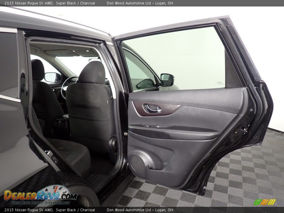 2015 Nissan Rogue SV AWD Super Black / Charcoal Photo #35